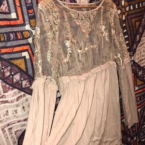 Tobi nude lace bellsleeve dress